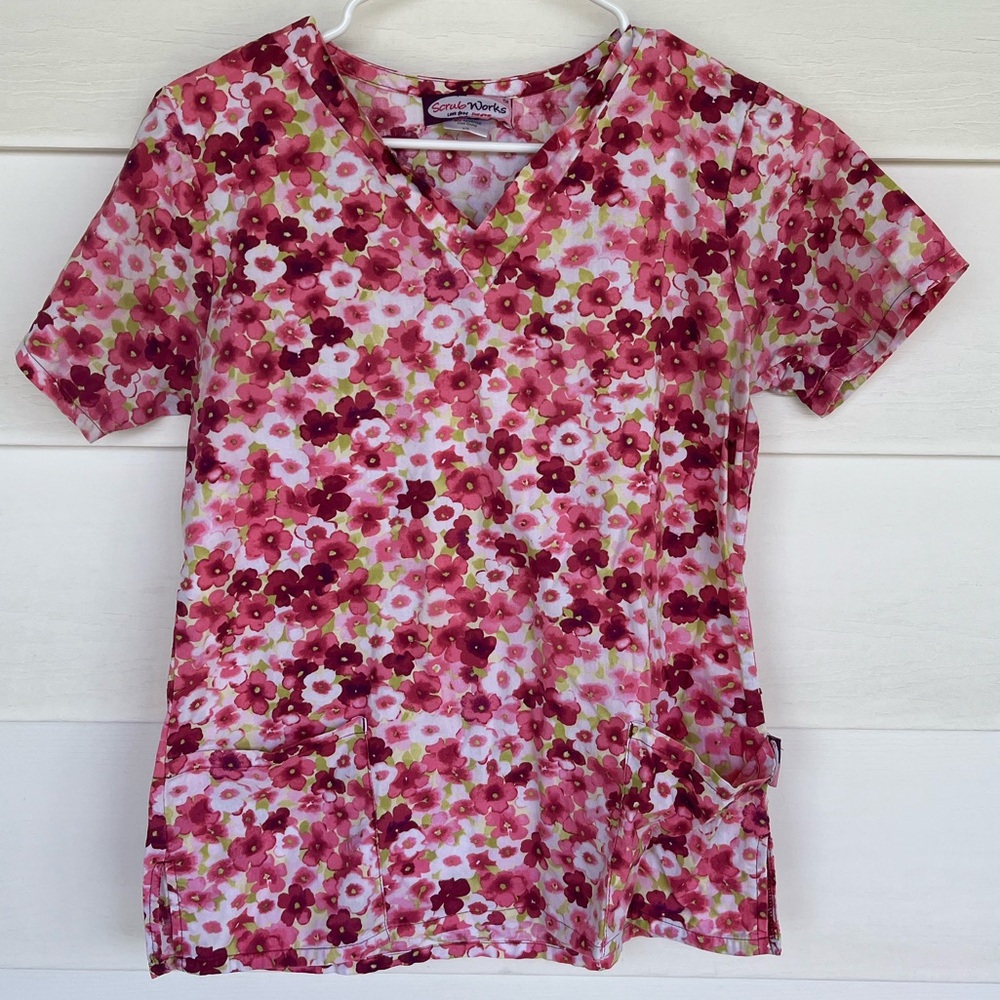 Women’s XS Pink Floral Scrub Works Scrub Top